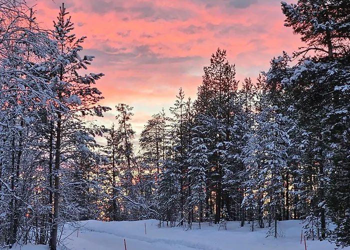 Aurora Welcome Newly Built Riverside 别墅